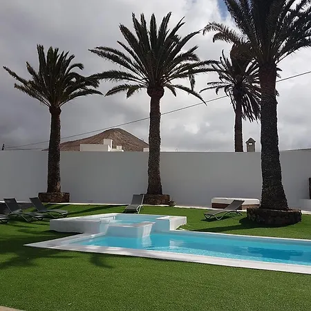 Hotelito Rural Flor De Timanfaya Тинахо