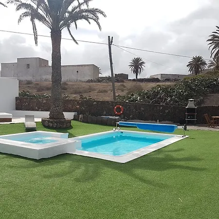 Hotelito Rural Flor De Timanfaya Тинахо