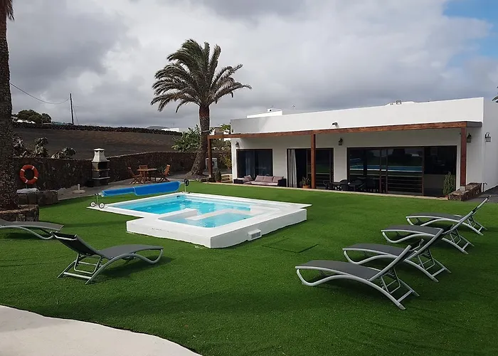 Hotelito Rural Flor De Timanfaya Casa de Campo Tinajo