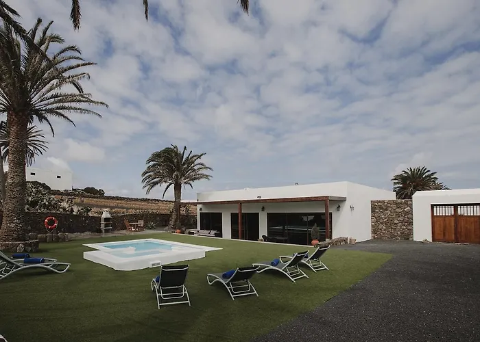 Hotelito Rural Flor De Timanfaya Casa de Campo Tinajo