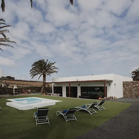 Hotelito Rural Flor De Timanfaya منزل ريفي تيناجون